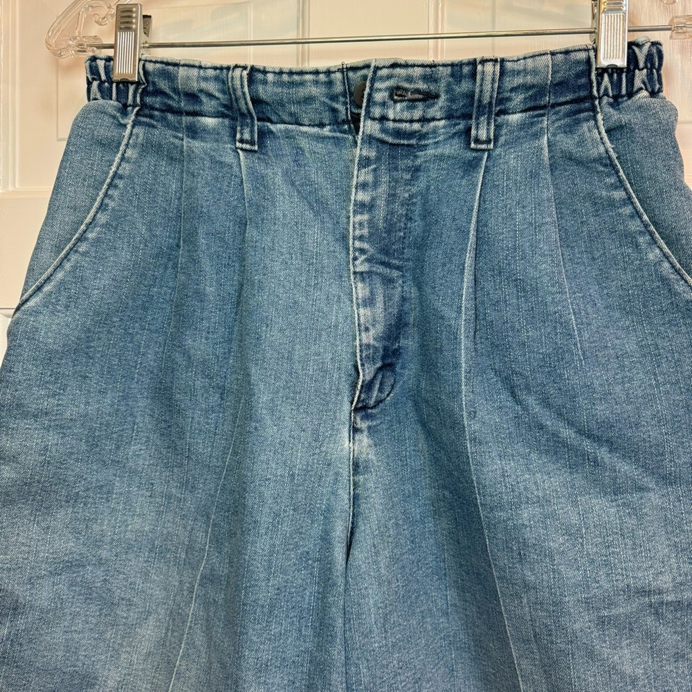 Vintage Lee Women's Blue Denim High Waisted Shorts - Picture 2 of 8